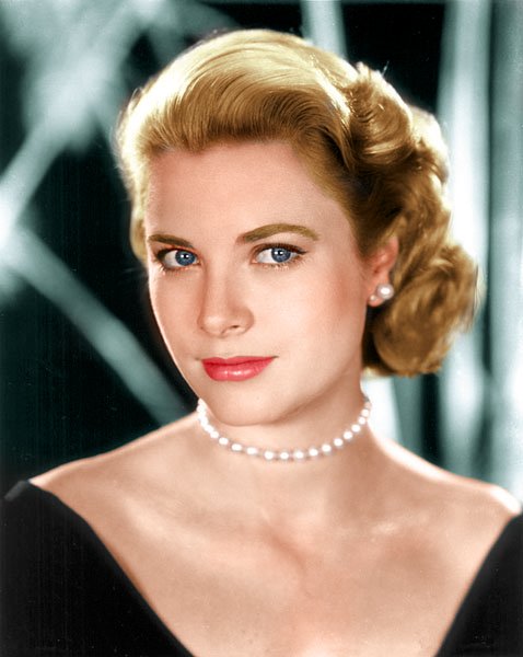 Remember, one of Grace Kelly’s granddaughters is all grown up and looks just like the iconic Princess